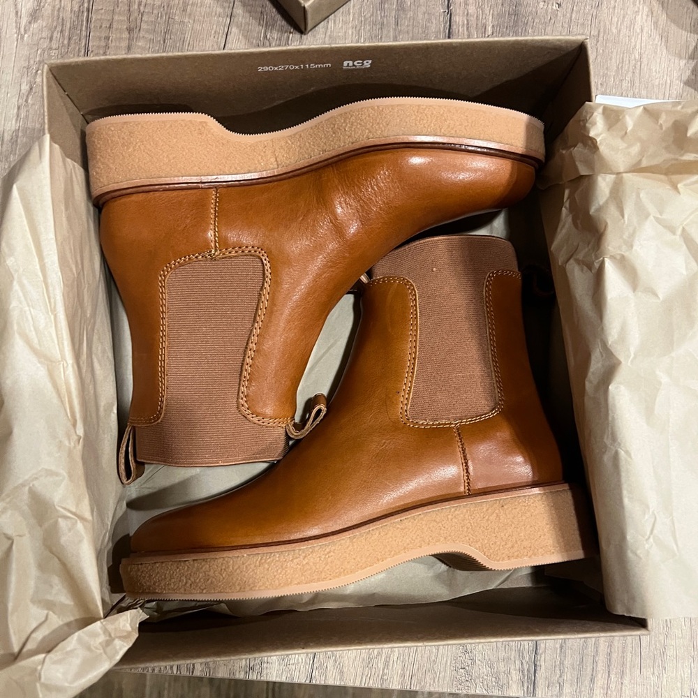 *NEW IN BOX* Madewell Chelsea Boots